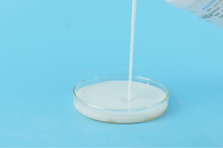 加了消泡劑的水性漆，泡沫快速消失不留痕